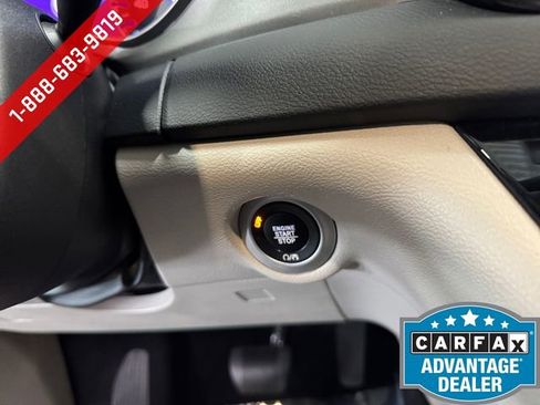 Used 2023 Chrysler Pacifica Touring-L FWD image 21