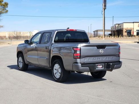 Used 2023 Nissan Frontier SV image 5