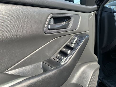 Used 2024 Nissan Rogue S AWD/4WD image 15