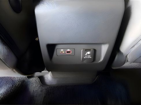 Used 2024 Nissan Frontier SV w/ SV Convenience Package image 21