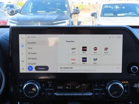 Used 2024 Toyota Highlander Limited image 21