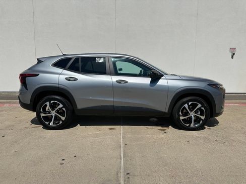 Used 2024 Chevrolet Trax RS w/ Sunroof Package FWD image 9