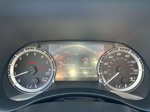 Used 2023 Toyota Highlander XLE AWD/4WD image 19