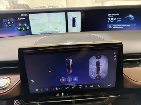 New 2026 Lincoln Nautilus Reserve AWD/4WD image 18