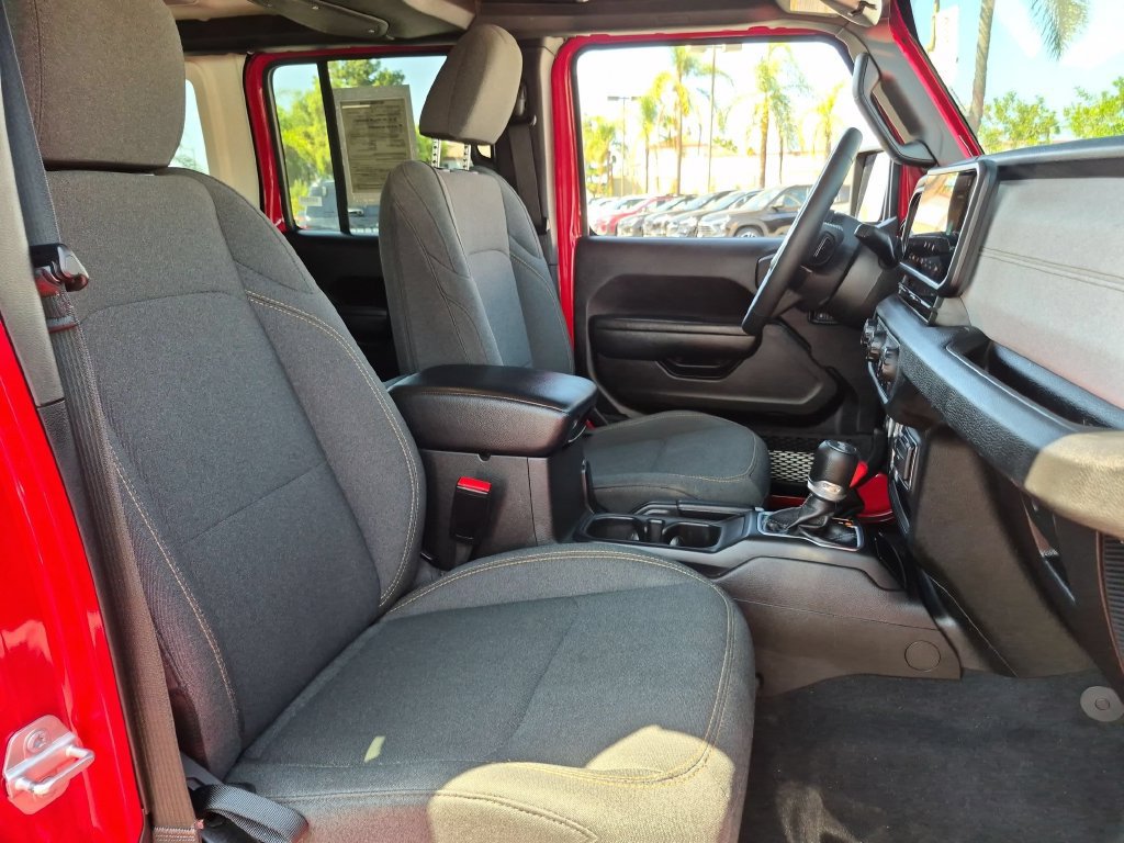 Used 2025 Jeep Wrangler Unlimited Sport AWD/4WD image 31
