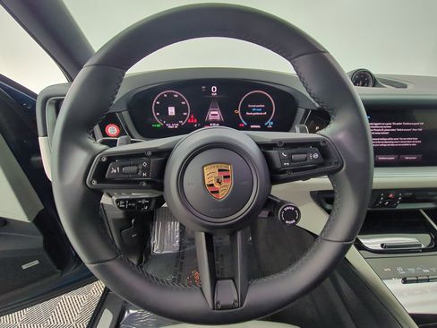 Certified 2025 Porsche Cayenne AWD/4WD image 30