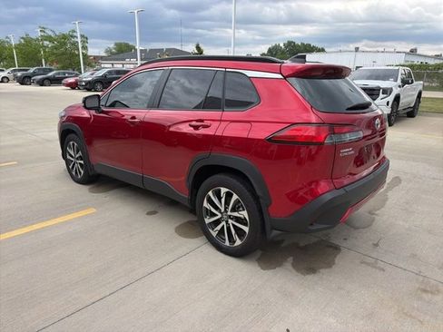 Used 2025 Toyota Corolla Cross XLE w/ Convenience Package FWD image 4