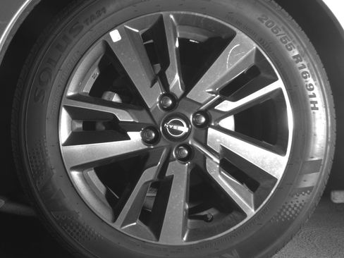 Used 2025 Nissan Versa SV image 12