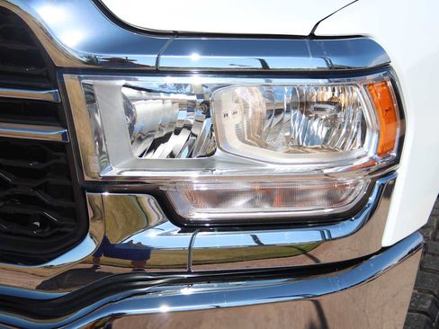 Used 2024 RAM 2500 Tradesman w/ Chrome Appearance Group AWD/4WD image 5