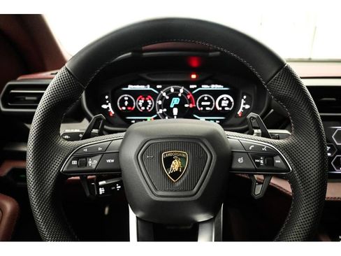 Used 2025 Lamborghini Urus SE image 61
