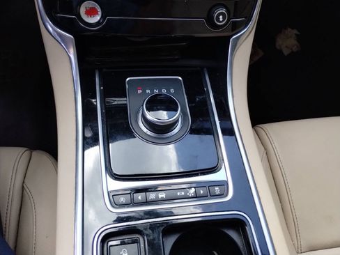 Used 2017 Jaguar XF Premium RWD image 40