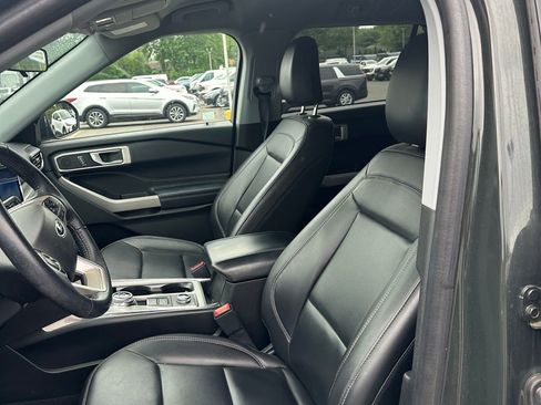 Used 2022 Ford Explorer XLT w/ Equipment Group 202A AWD/4WD image 1
