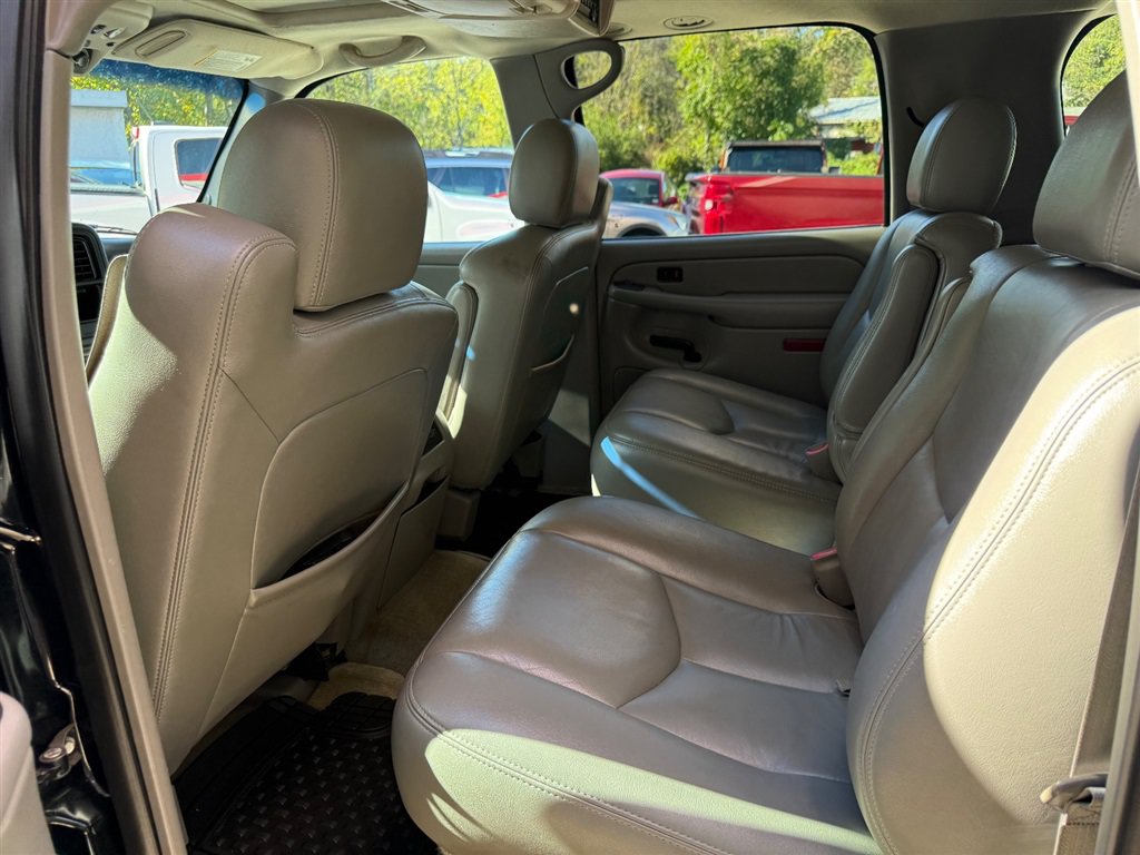 Used 2005 Chevrolet Suburban 2500 LT w/ Preferred Equipment Group AWD/4WD image 8