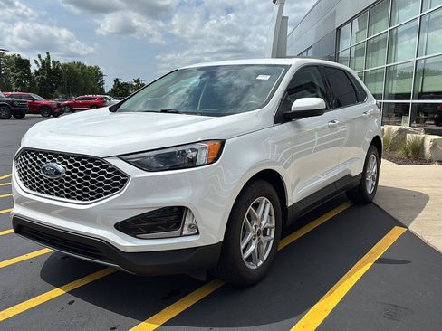 Used 2024 Ford Edge SEL w/ Convenience Package AWD/4WD image 3