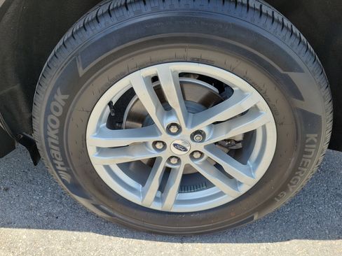 Used 2023 Ford Explorer XLT w/ Equipment Group 202A RWD image 30