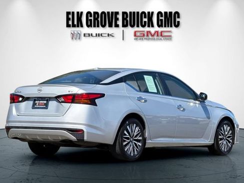 Used 2024 Nissan Altima 2.5 SV FWD image 4