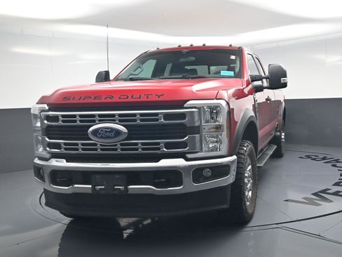 Used 2024 Ford F250 XLT w/ Snow Plow/Camper Package image 11