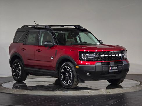 New 2025 Ford Bronco Sport Outer Banks w/ Outer Banks Tech Package+ AWD/4WD image 2