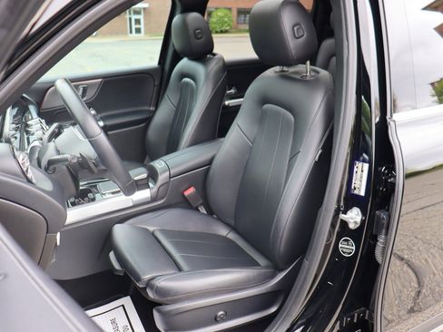 Used 2020 Mercedes-Benz GLB 250 w/ Premium Package image 12