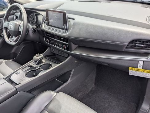 Used 2025 Nissan Rogue SV w/ SV Premium Package FWD image 27