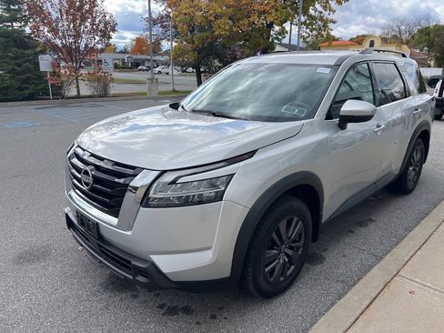 Used 2022 Nissan Pathfinder SV image 36