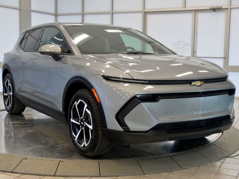 Used 2025 Chevrolet Equinox EV LT w/ Comfort Package image 2