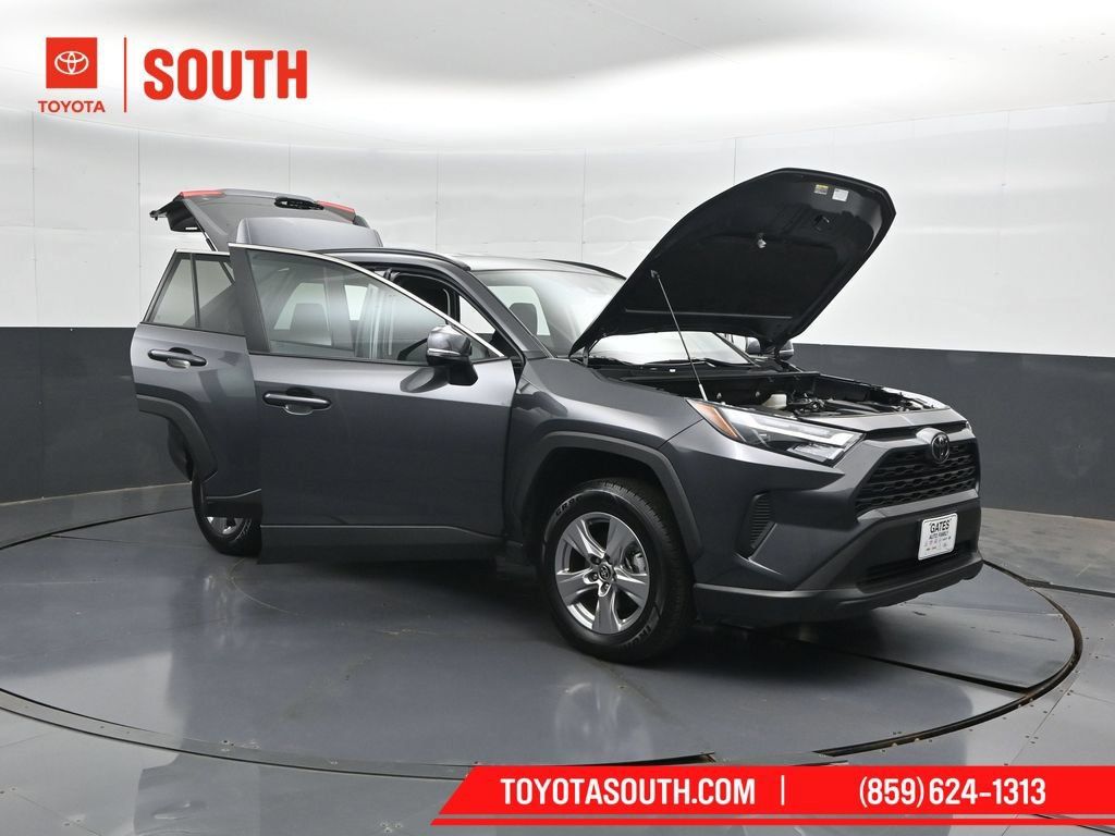 Used 2025 Toyota RAV4 XLE AWD/4WD image 55
