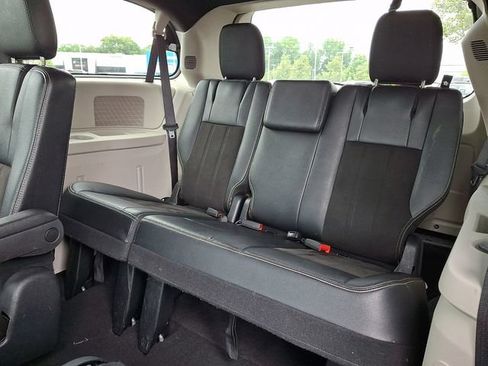 Used 2019 Dodge Grand Caravan SXT FWD image 18