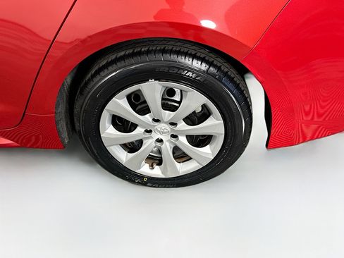 Used 2020 Toyota Corolla LE image 11