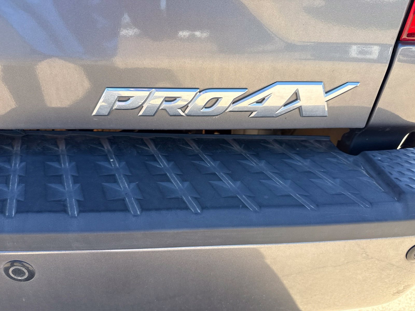 Used 2019 Nissan Titan PRO-4X w/ Pro-4x Convenience Package AWD/4WD image 9