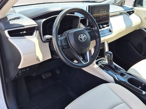 Used 2023 Toyota Corolla Cross XLE w/ Convenience Package AWD/4WD image 10