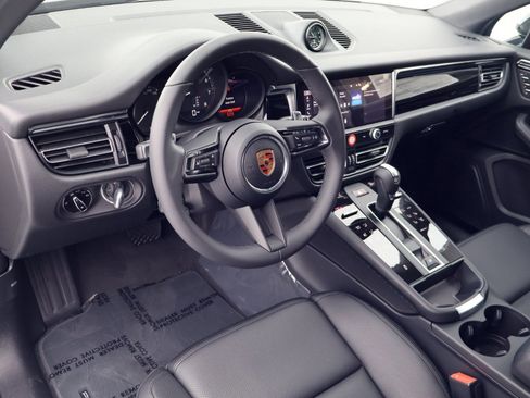 New 2026 Porsche Macan AWD/4WD image 4