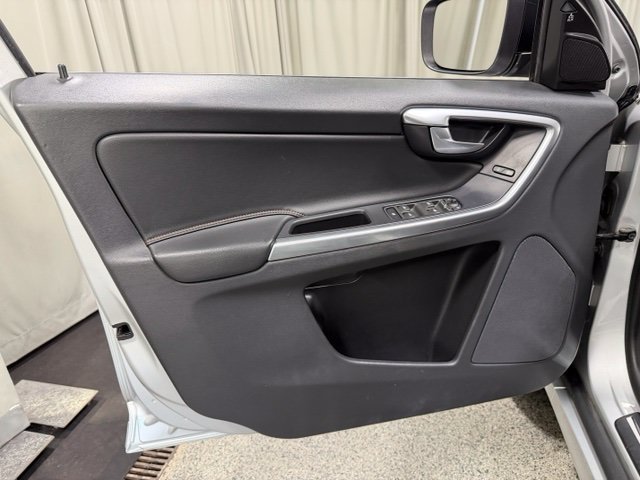 Used 2017 Volvo XC60 T6 Dynamic w/ Preferred Option Package AWD/4WD image 19