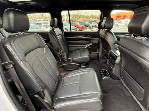 Used 2022 Jeep Wagoneer Series III w/ Premium Group I image 15