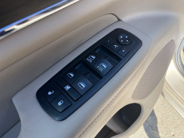 Used 2014 Jeep Grand Cherokee Overland AWD/4WD image 21