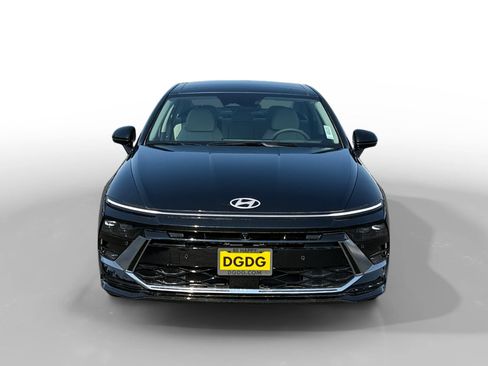 New 2025 Hyundai Sonata Limited image 8