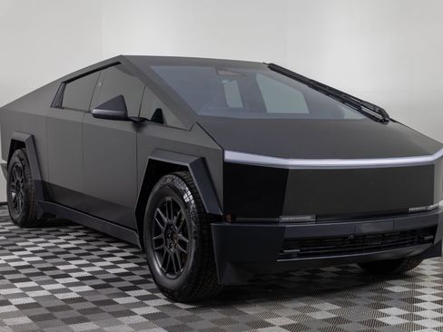 Used 2024 Tesla Cybertruck AWD Crew Cab image 11