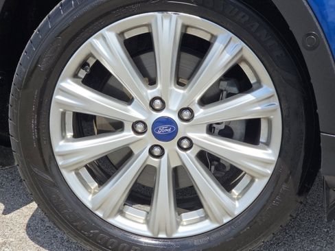 Used 2018 Ford Escape Titanium w/ Ford Safe & Smart Package AWD/4WD image 10