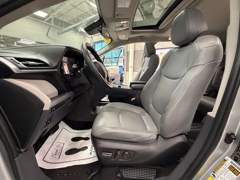 Used 2022 Toyota Sienna XLE image 55