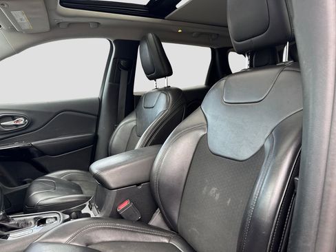 Used 2019 Jeep Cherokee Latitude Plus image 9