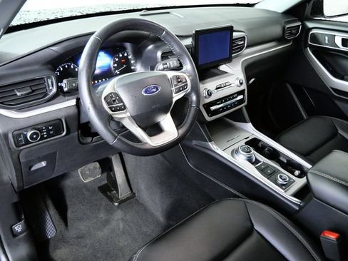 Certified 2023 Ford Explorer XLT w/ Equipment Group 202A AWD/4WD image 3