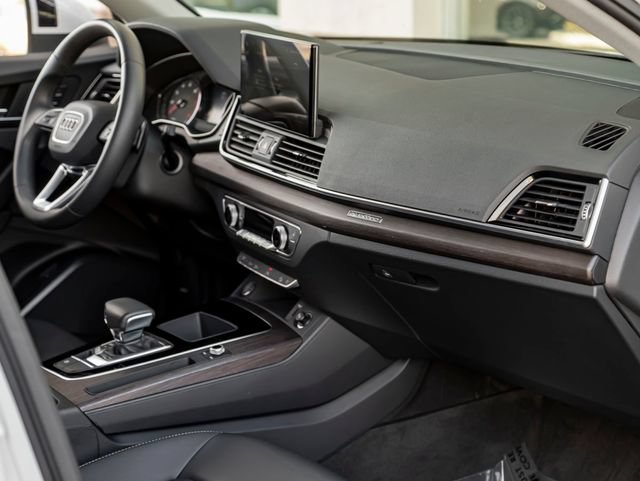 Used 2023 Audi Q5 2.0T Premium w/ Convenience Package AWD/4WD image 42