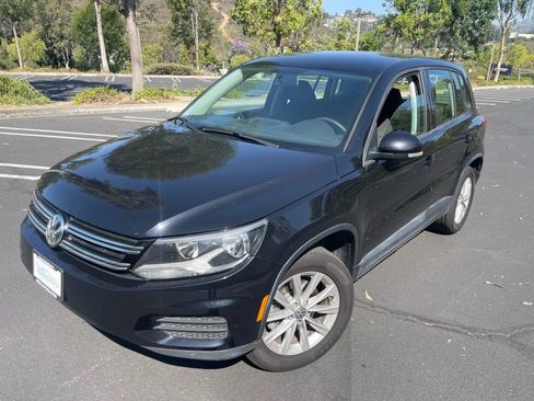 Used 2017 Volkswagen Tiguan S FWD image 1