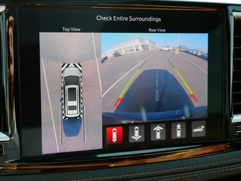Used 2025 Chrysler Pacifica Pinnacle w/ Trailer Tow Group AWD/4WD image 33