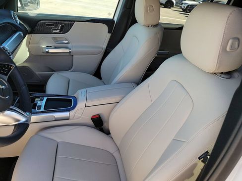 New 2025 Mercedes-Benz GLB 250 image 16