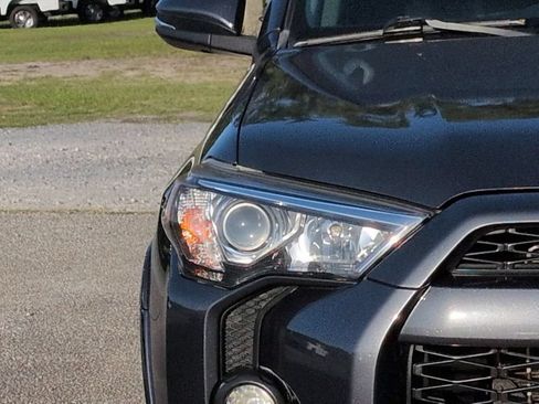 Used 2019 Toyota 4Runner SR5 Premium AWD/4WD image 10