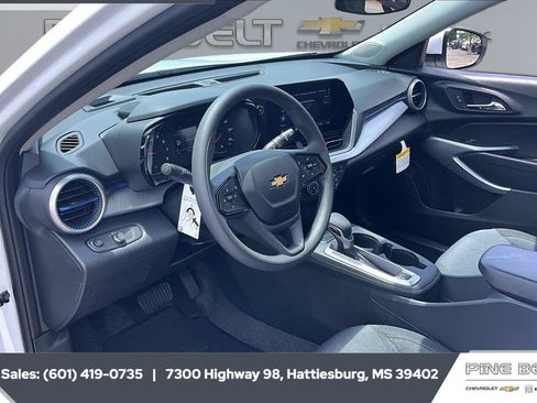 Used 2026 Chevrolet Trax LS w/ LS Convenience Package FWD image 12