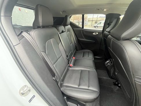 Used 2025 Volvo XC40 B5 Core image 25