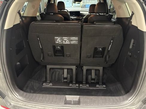 Used 2025 Kia Carnival FWD image 31