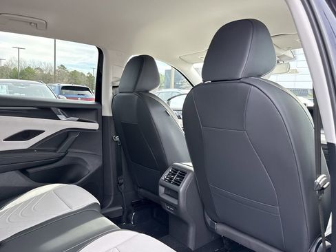 New 2026 Volkswagen Tiguan SE FWD image 18